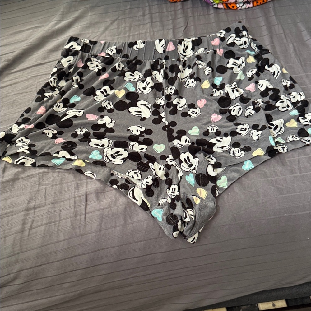 Mickey Mouse Print Gray Shorts Torrid NWOT